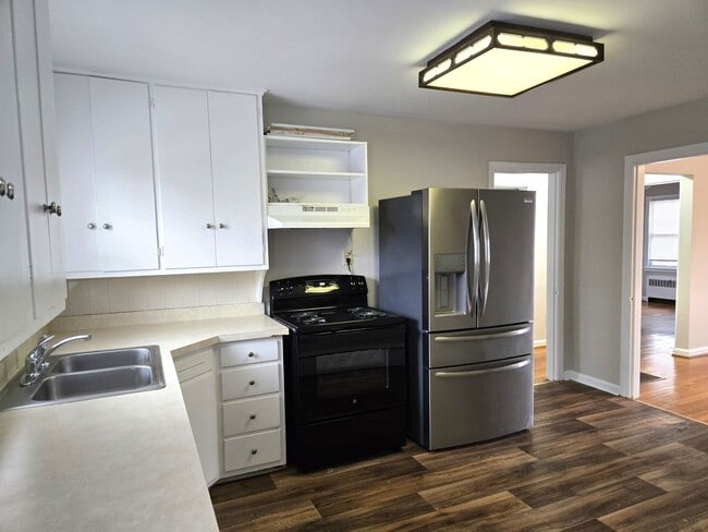 Building Photo - 401 Springhill Dr