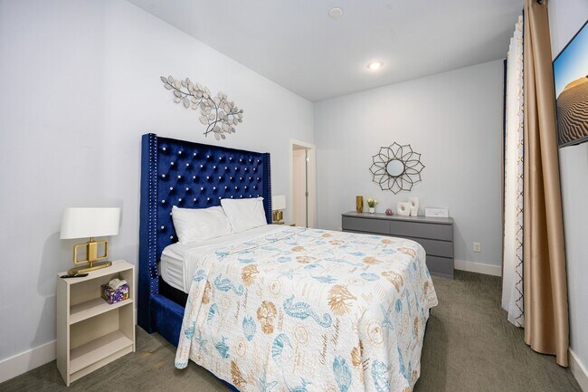 Foto del edificio - 5815 Fairdale Ln