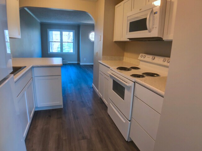 Building Photo - Oak Knoll