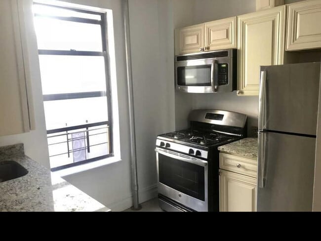 Building Photo - 15 E 128th St