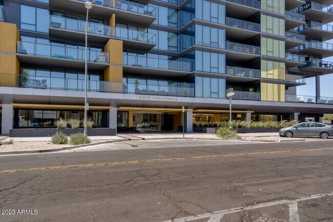 Foto del edificio - 4422 N 75th St