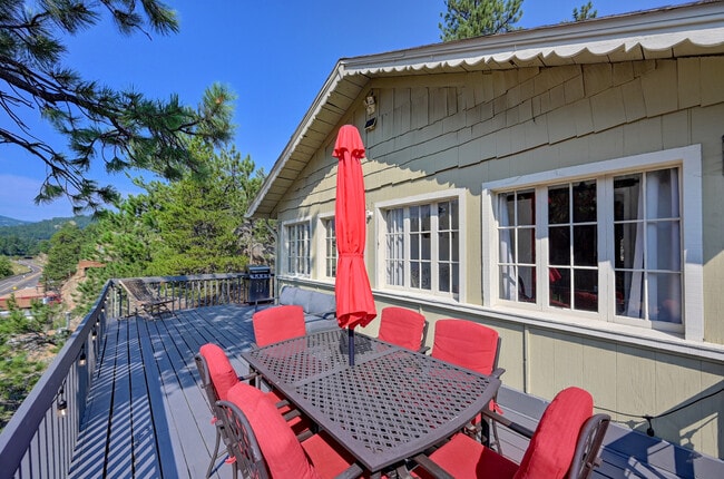 Building Photo - 28134 Kinnikinick Rd