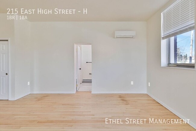 Building Photo - 215 E High St