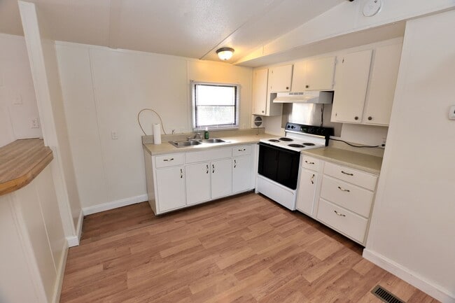 Building Photo - 10059 NC-43
