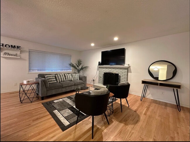 Building Photo - 9317 SE Suncrest Dr