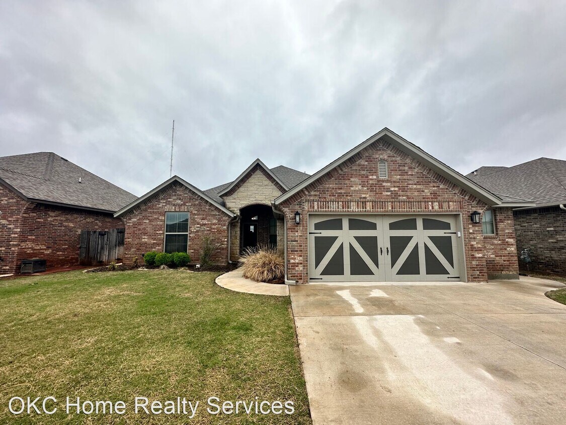 Foto principal - 4 br, 2 bath House - 1904 NE 25th Street