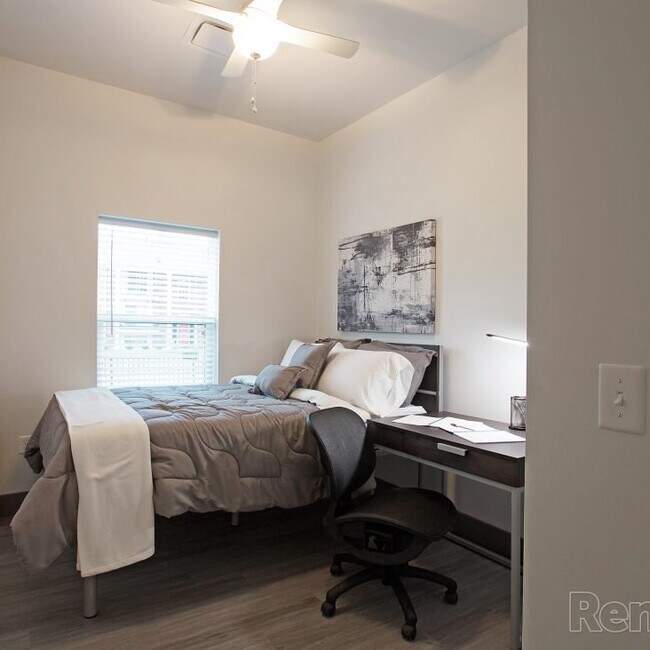 Foto del edificio - 1243 E Cherry St