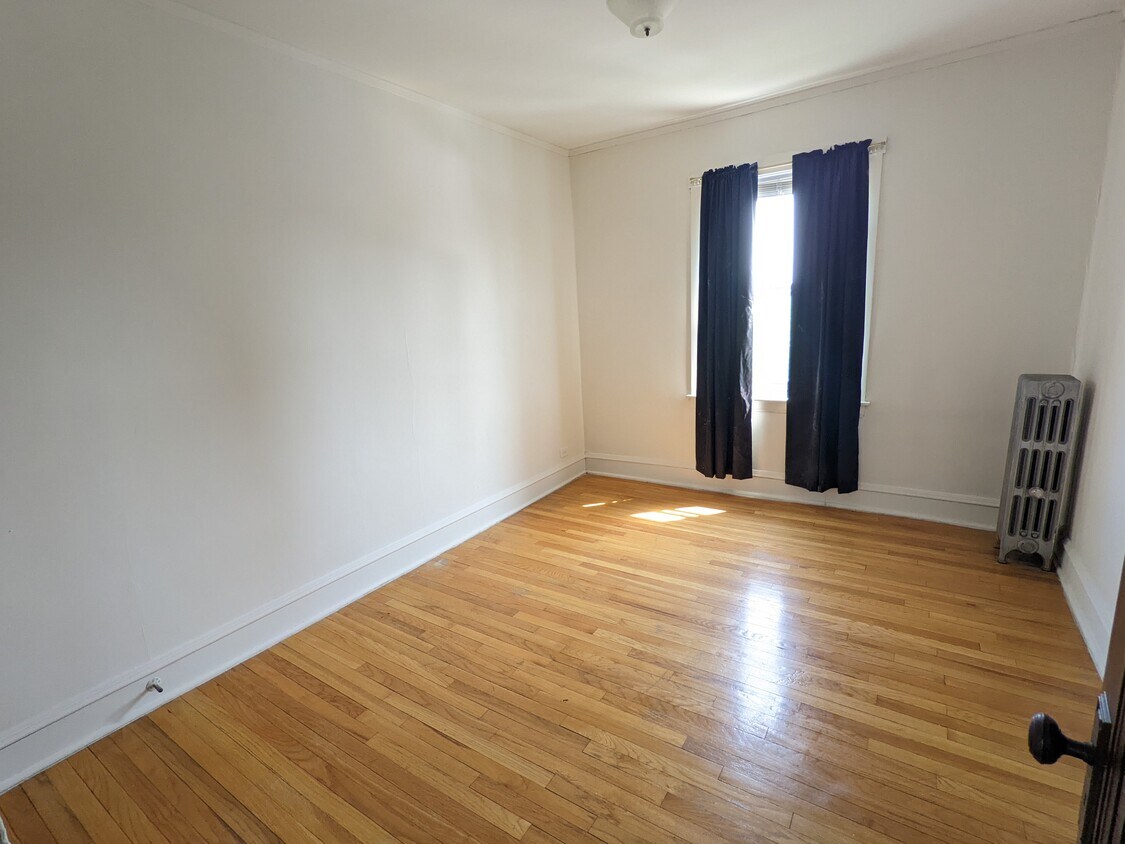 Bedroom - 3216 N Major Ave