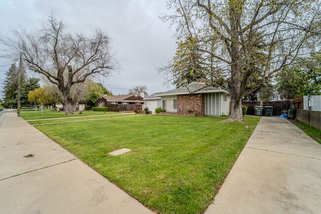 Building Photo - 2415 Covillaud St