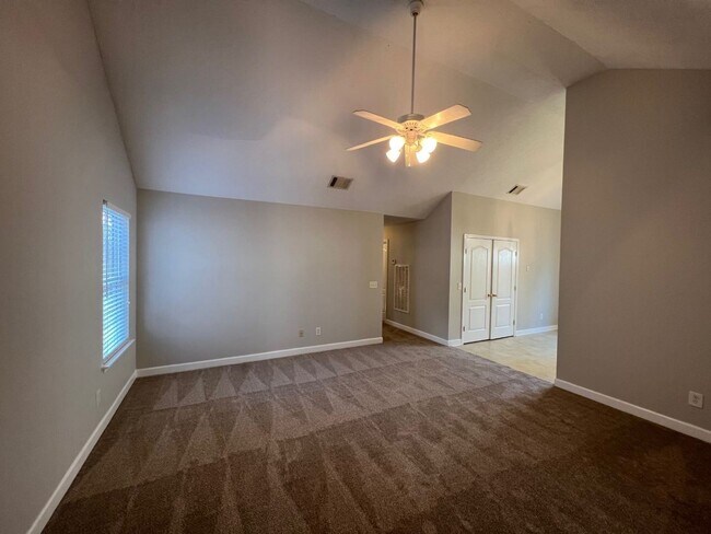 Building Photo - 3 br, 2 bath House - 2011 Liberty Dr.