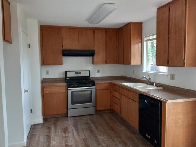 Building Photo - 541 Cappella Dr