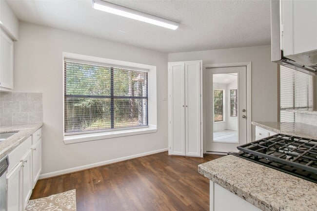 Building Photo - 75 Fallshire Dr