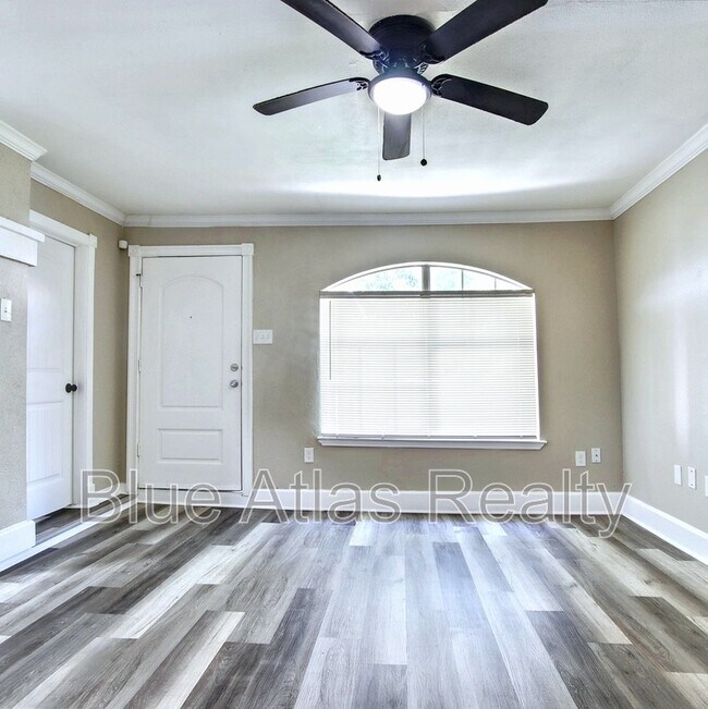 Foto del edificio - 7838 Maxwell Ave