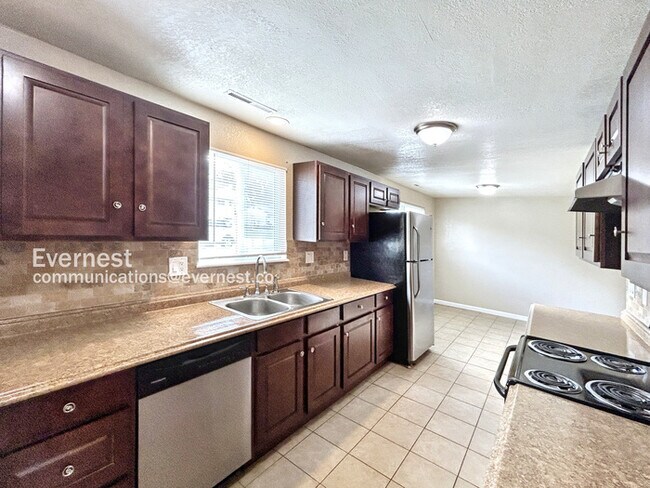 Building Photo - 1418 Luna Dr