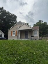 Building Photo - 1019 W Walthal Cir