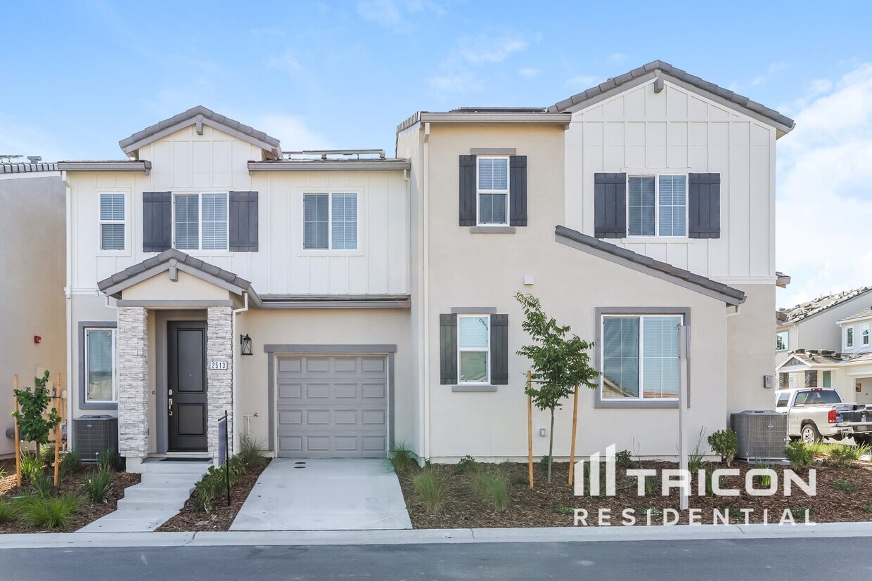 Foto principal - 2513 Gold Brk St
