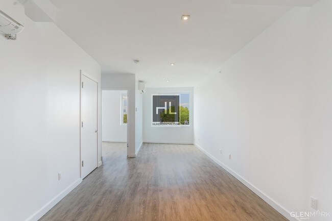 Building Photo - Sunny 1 Bedroom Apartment In Ft. Greene