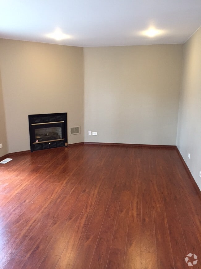 Living Room - 527 Verde Dr