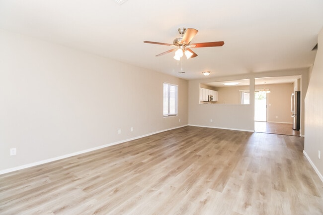 Foto del edificio - 2328 E Meadow Chase Dr