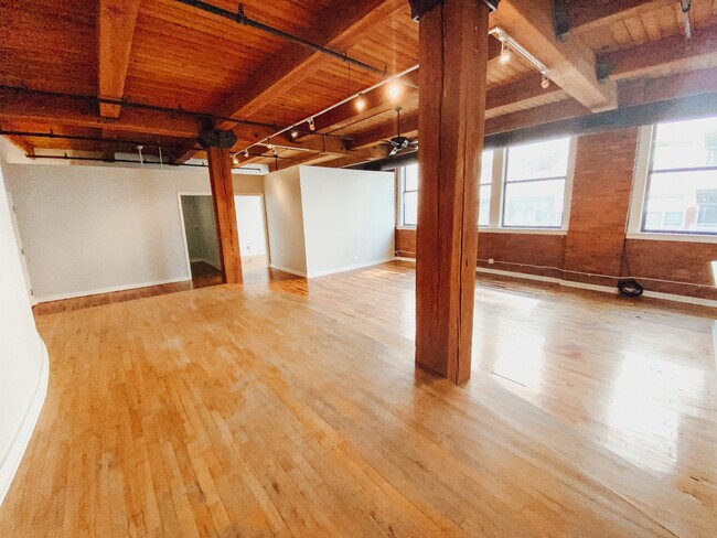Building Photo - 411 S Sangamon St