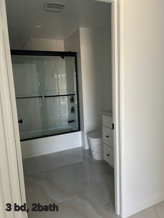 Foto del edificio - 8153 Banana Ave