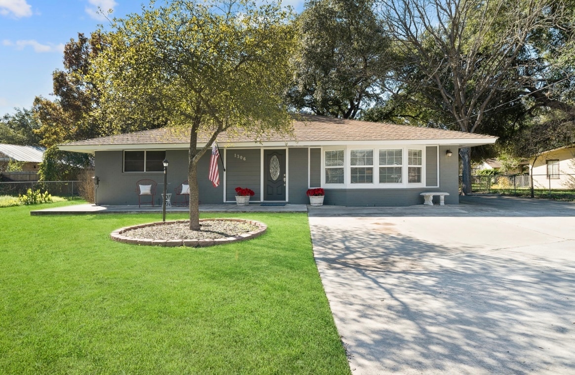 1306 San Jacinto St, Castroville, TX 78009 House Rental in