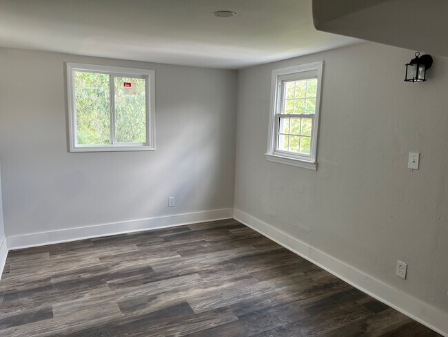 Foto del edificio - 635 N Moore Rd