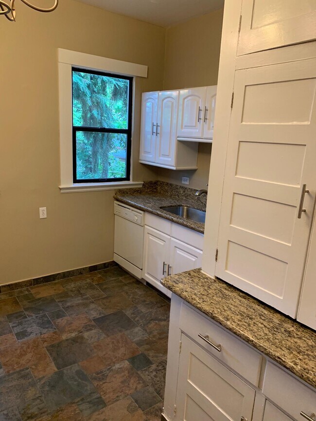 Kitchen W/ Dishwasher - 1823 SW Market St