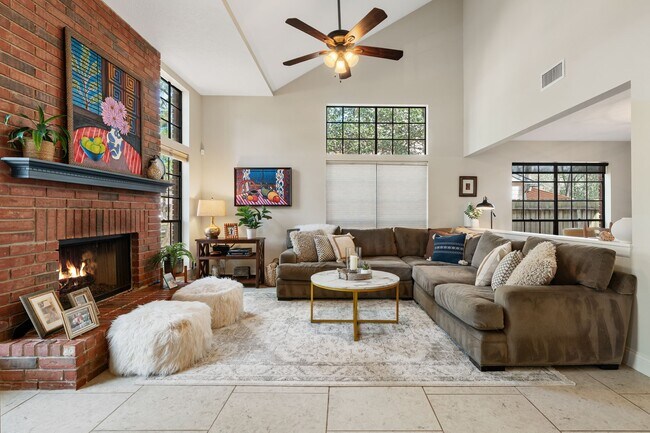 Foto del edificio - 115 E Pathfinders Cir