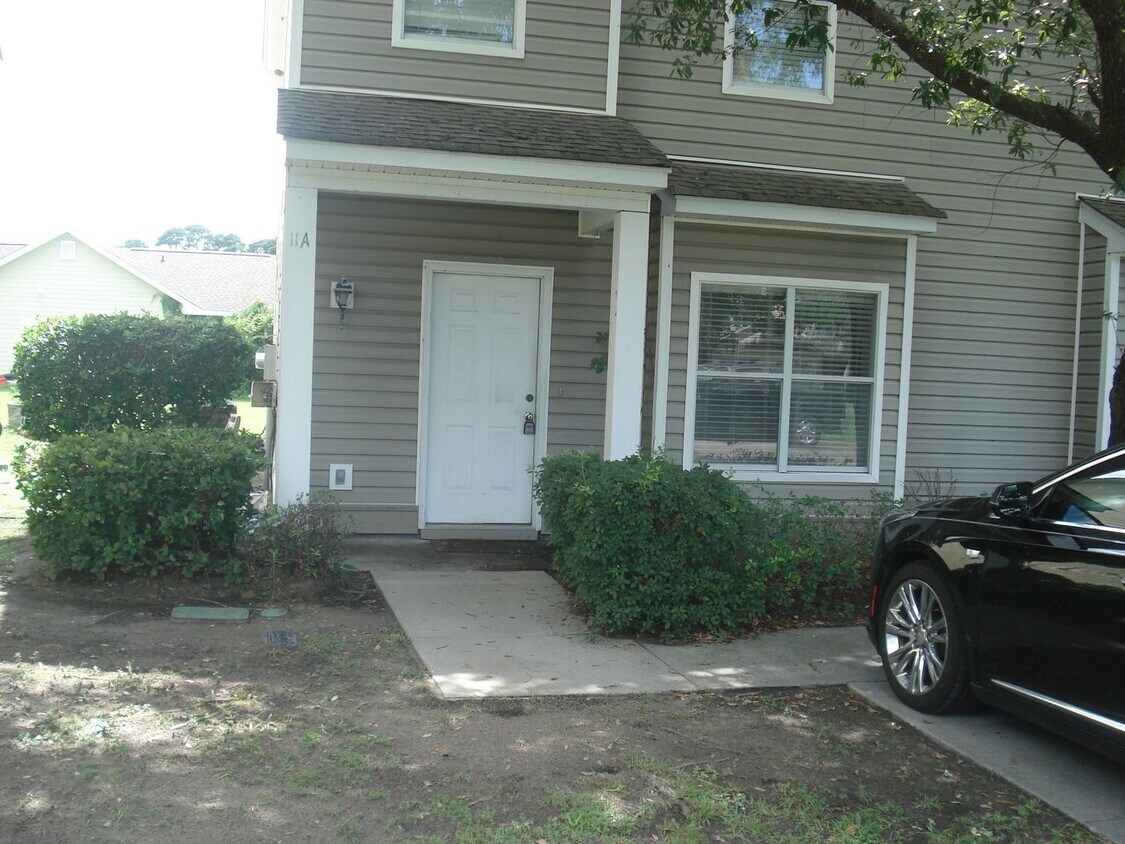 Primary Photo - Townhouse in Village of Old Towne