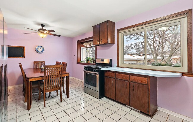 Building Photo - 10657 Laramie Ave