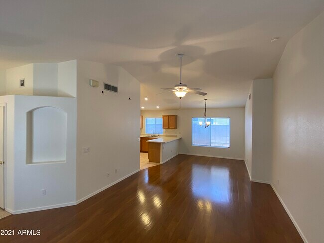 Foto del edificio - 3028 E Blackhawk Dr