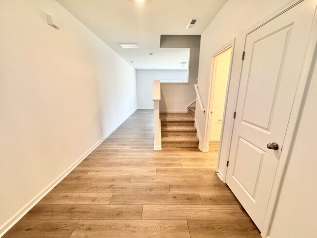 Foto del edificio - 4 br 3.5 ba home Located just off I-85, Kensington provides convenient access to shopping and dining