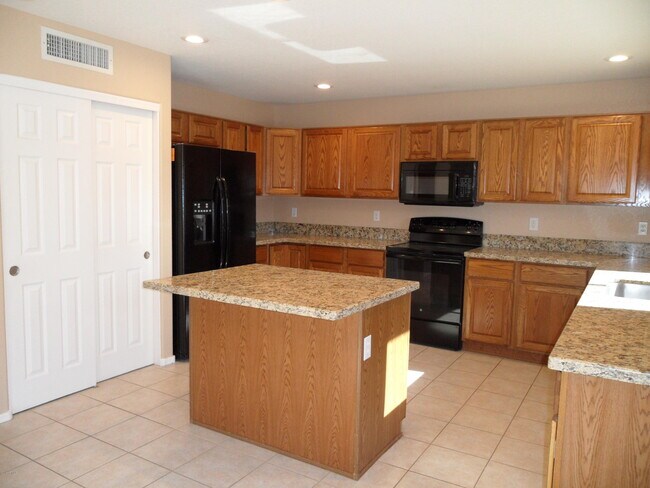 Building Photo - 687 S Sahuaro Dr