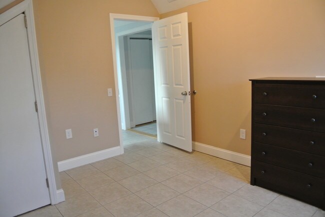 Building Photo - 30 Weeden St