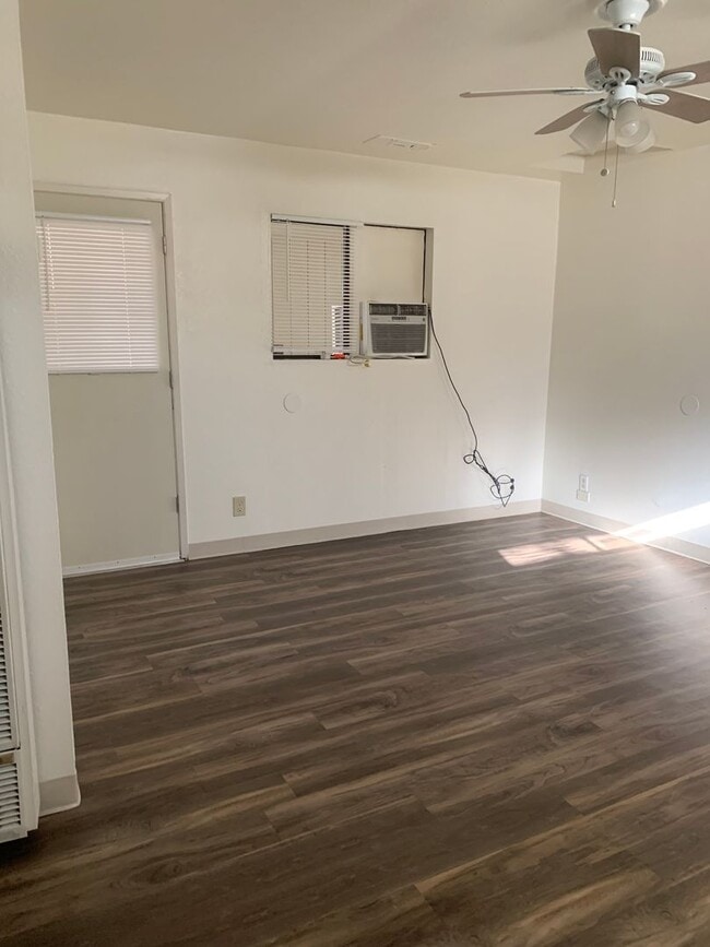 Building Photo - 1104 Elmer St