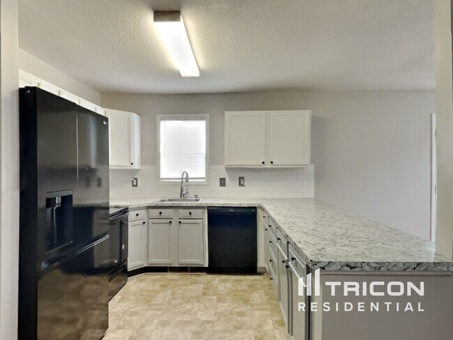 Building Photo - 265 Santee Cir
