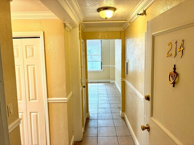 Photo - 311 W Ashley St Apartment