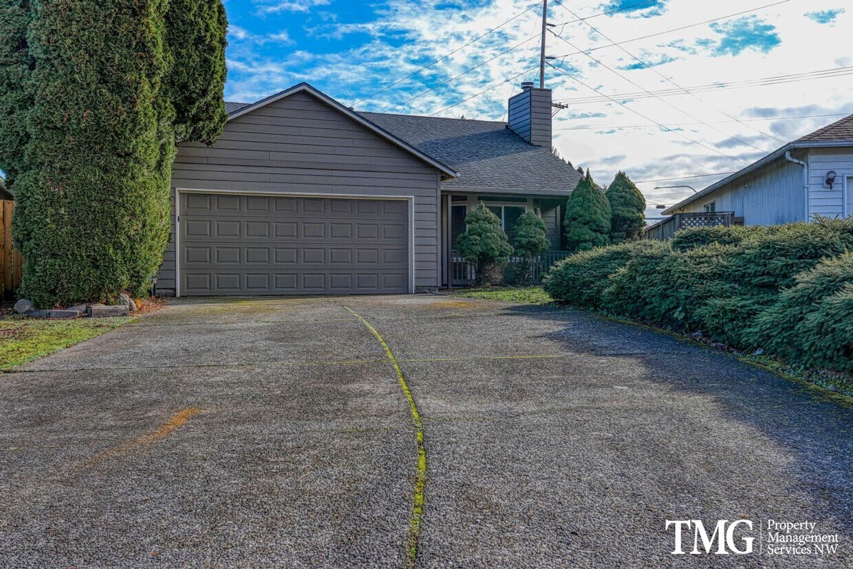 Primary Photo - Fantastic 3BD Ranch in Great Orchards Loca...