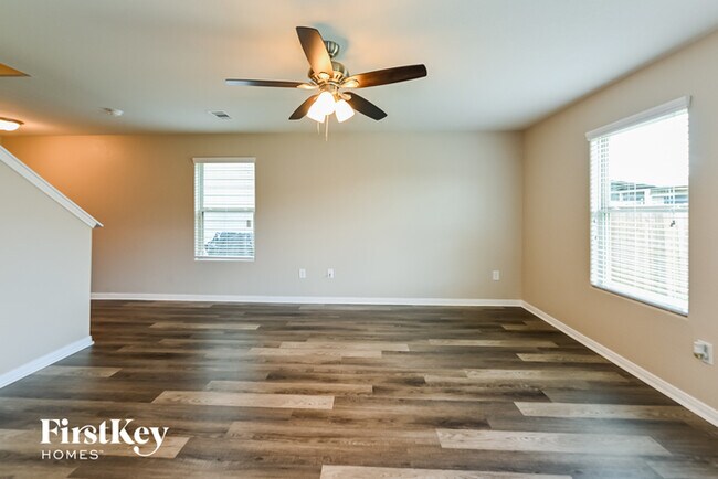 Foto del edificio - 10031 Orchid Spring Ln
