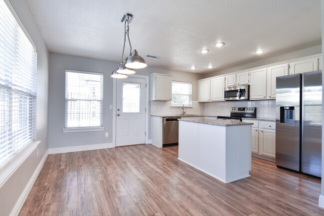 Building Photo - 701 Earls Ct