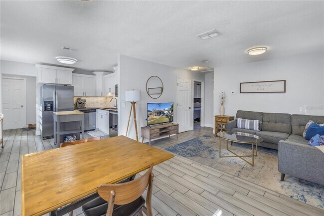 Foto del edificio - 3605 W Iowa Ave