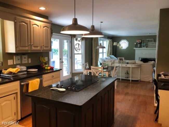 Building Photo - 4 br, 2.5 bath House - 2113 Waterloo Dr