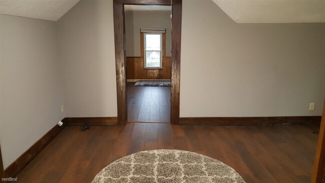 Building Photo - Studio, 1 bath Duplex - 322 Knapp St NE 2