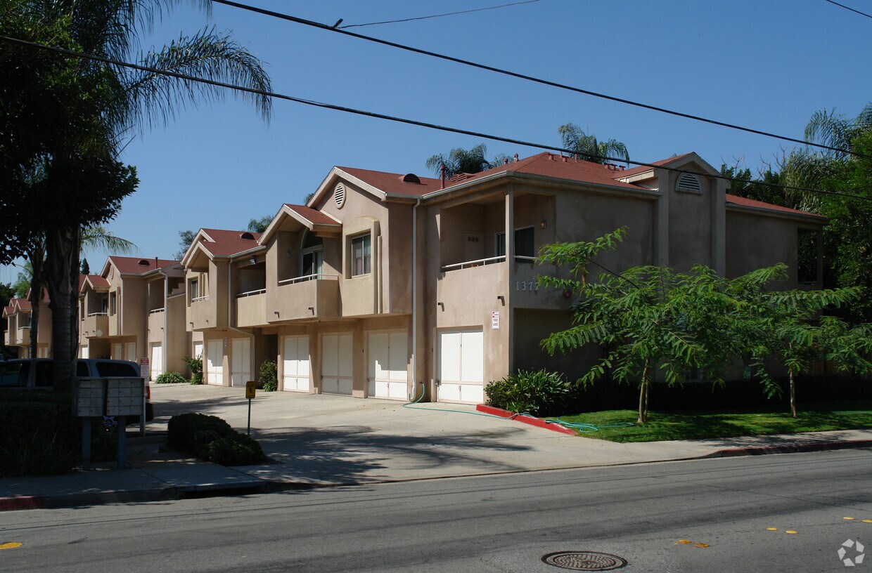 Foto principal - Village Palm Apartments