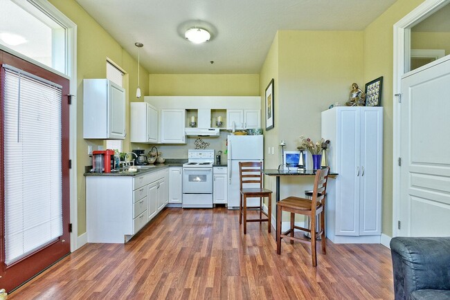 Building Photo - 184 Clear Creek Dr