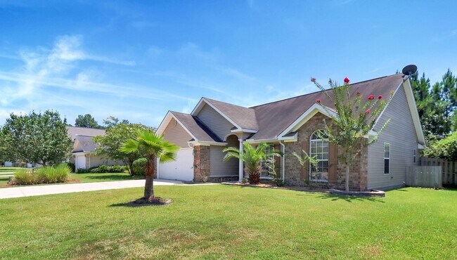 Foto del edificio - 3 Bed/2 Bath Home in Main Street!