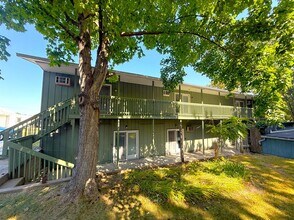 Building Photo - 519 S Dodge St