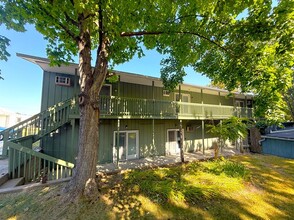 Building Photo - 519 S Dodge St