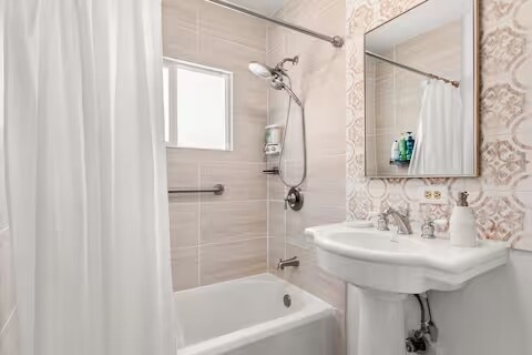 Foto del edificio - 438 Richmond Pl NE